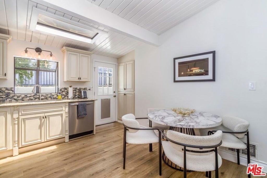 8876 Wonderland Avenue - Photo 8