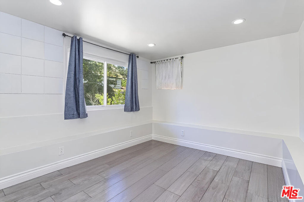 8876 Wonderland Avenue - Photo 27