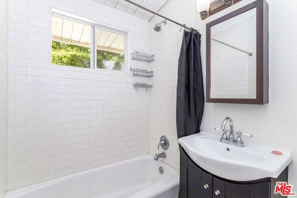 8876 Wonderland Avenue - Photo 12