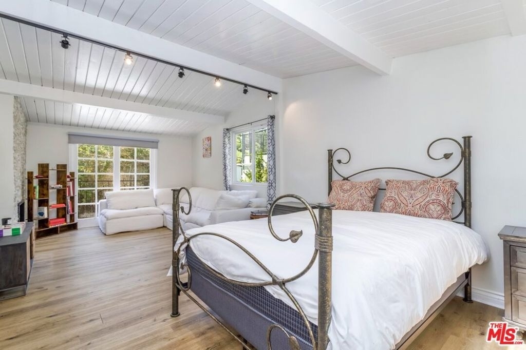 8876 Wonderland Avenue - Photo 9