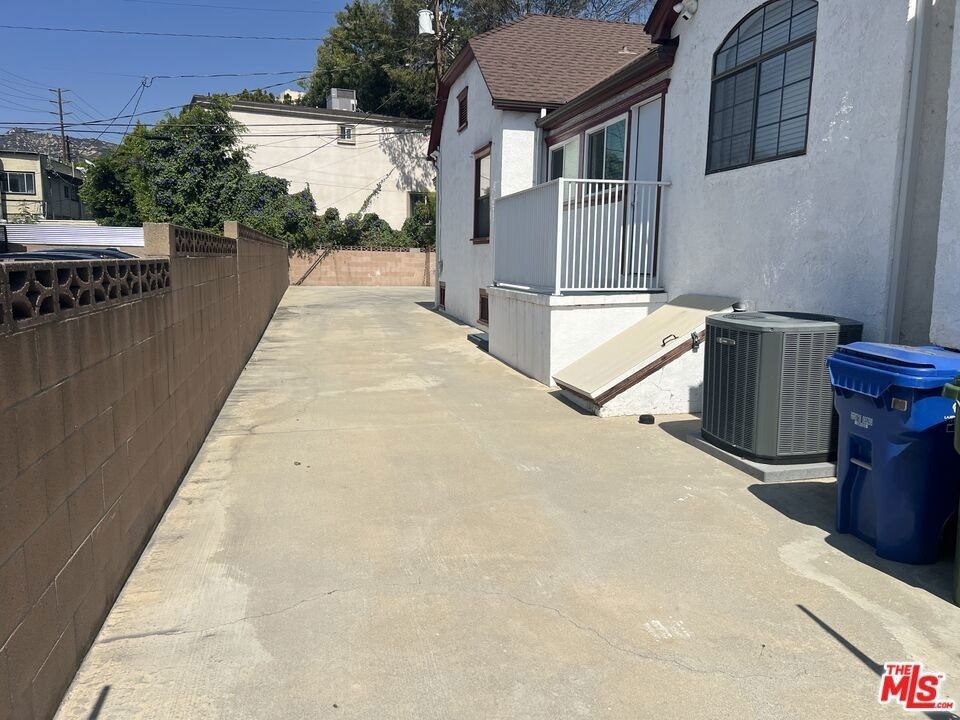 4443 Ambrose Avenue - Photo 8