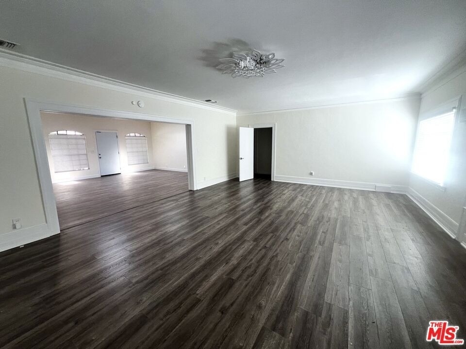 4443 Ambrose Avenue - Photo 9