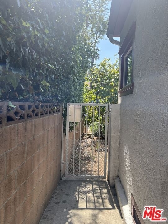 4443 Ambrose Avenue - Photo 22