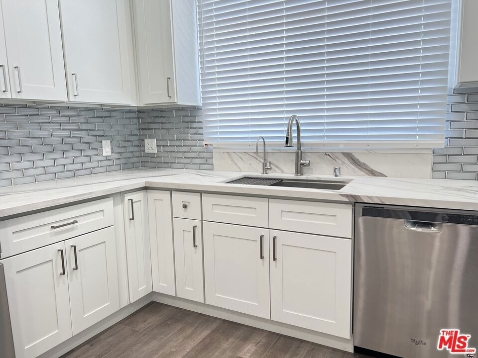 4443 Ambrose Avenue - Photo 5