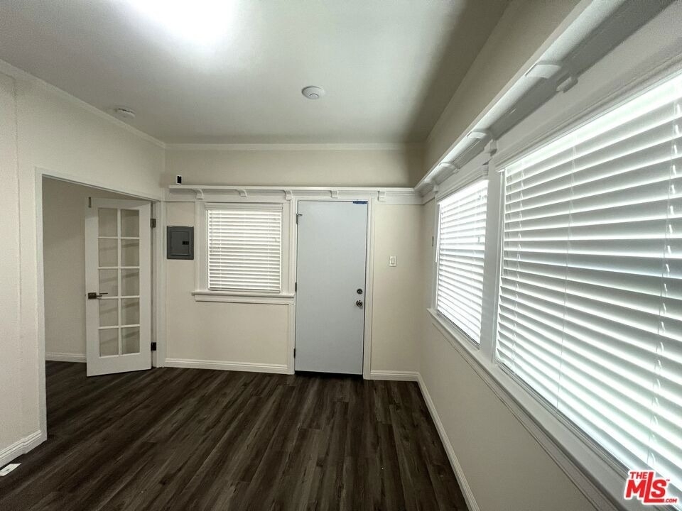 4443 Ambrose Avenue - Photo 11