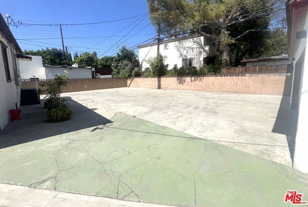 4443 Ambrose Avenue - Photo 20