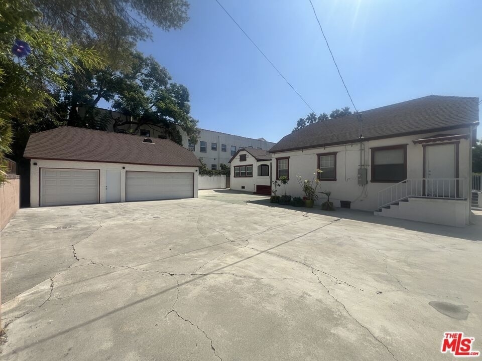 4443 Ambrose Avenue - Photo 16