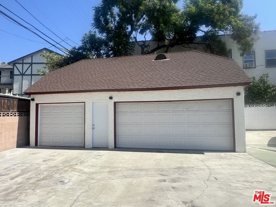 4443 Ambrose Avenue - Photo 17