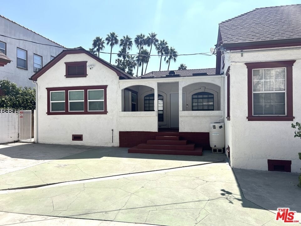 4443 Ambrose Avenue - Photo 24