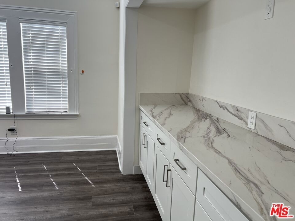 4443 Ambrose Avenue - Photo 12