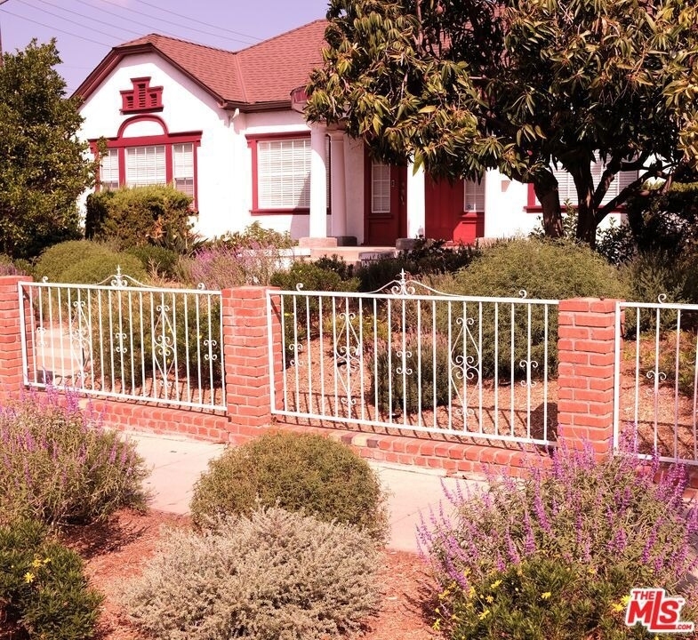 4443 Ambrose Avenue - Photo 1