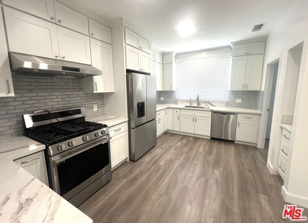 4443 Ambrose Avenue - Photo 3