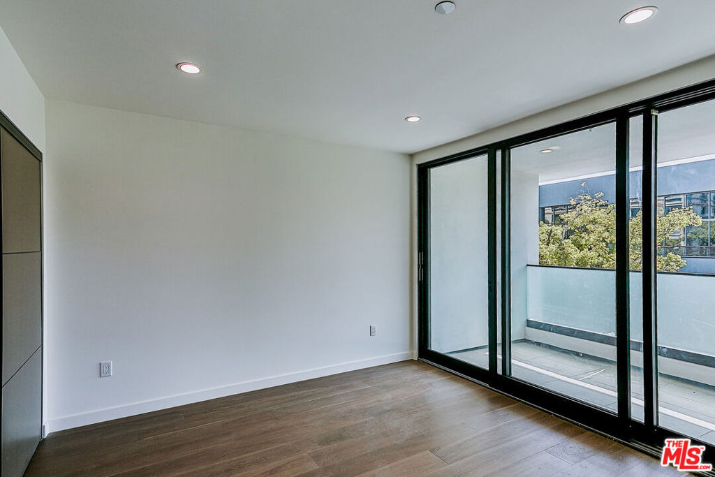 328 N Maple Drive - Photo 6
