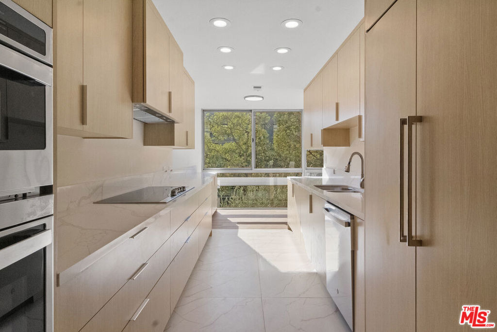 320 N Maple Drive - Photo 8