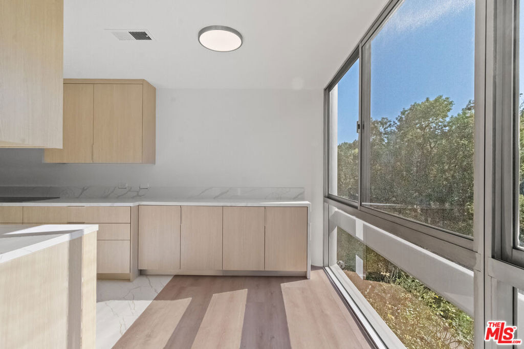 320 N Maple Drive - Photo 11