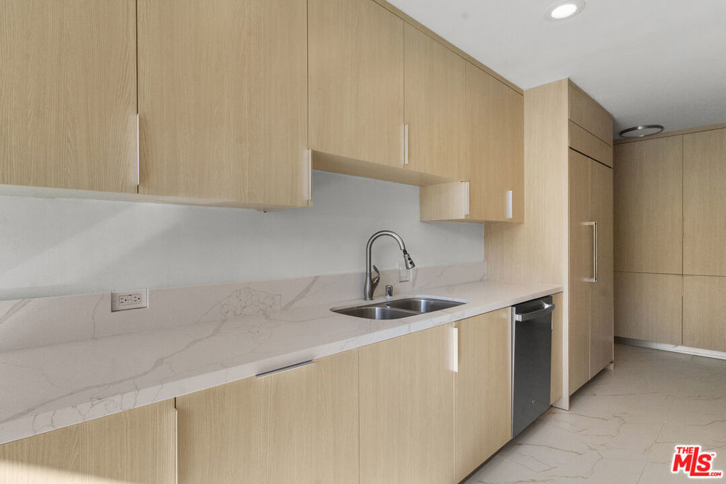 320 N Maple Drive - Photo 10