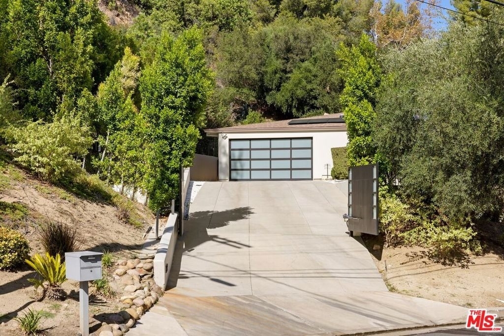 16957 Mooncrest Drive - Photo 32