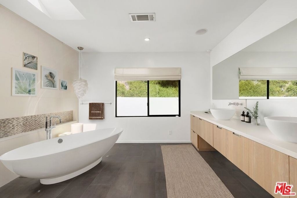 16957 Mooncrest Drive - Photo 13