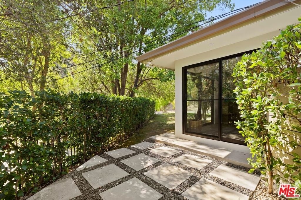 16957 Mooncrest Drive - Photo 4