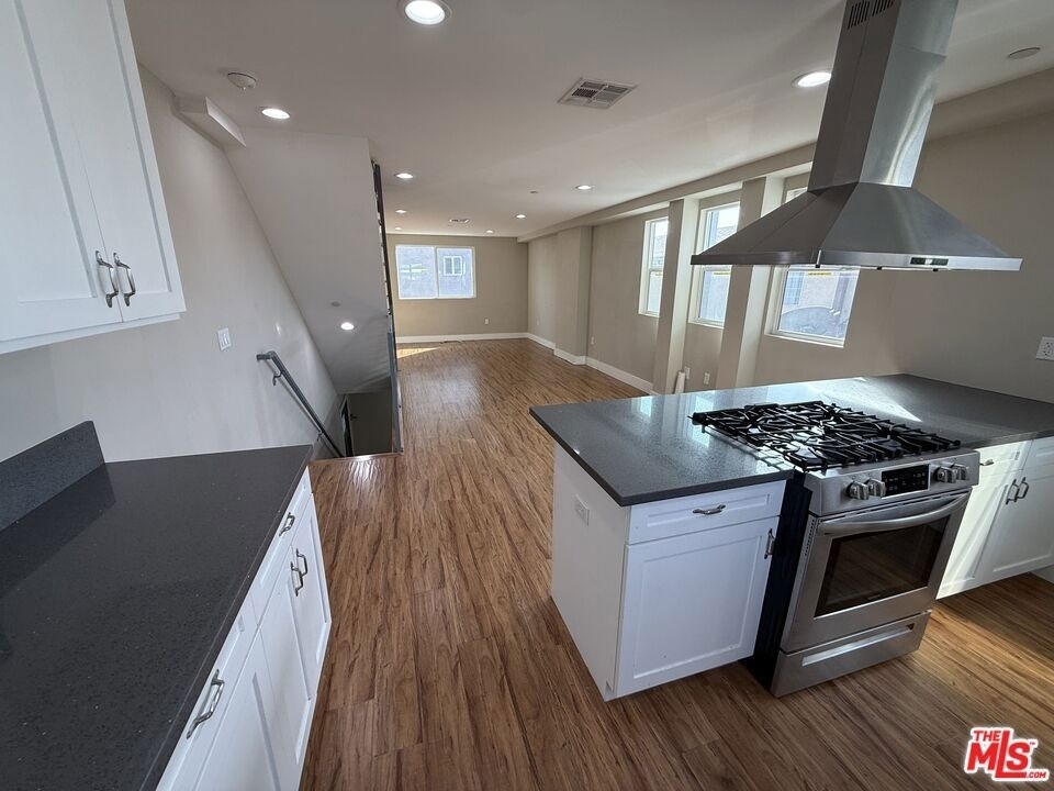 2303 1/2 Hauser Boulevard - Photo 5