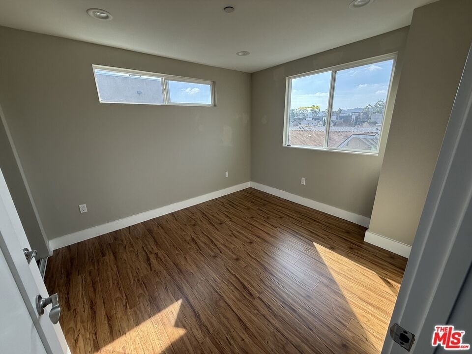 2303 1/2 Hauser Boulevard - Photo 10