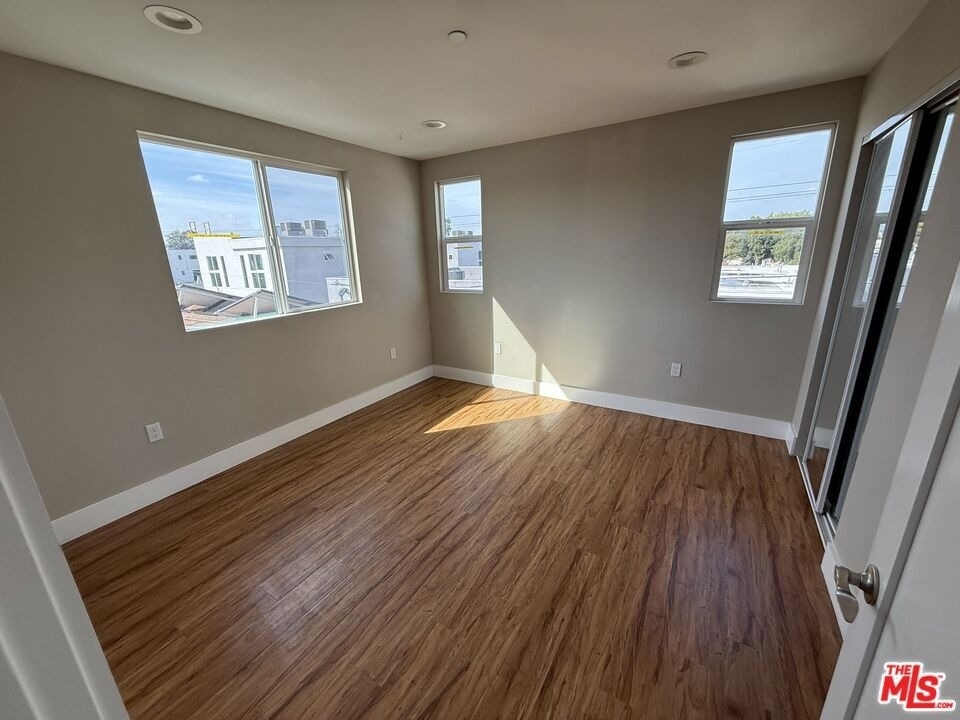 2303 1/2 Hauser Boulevard - Photo 8