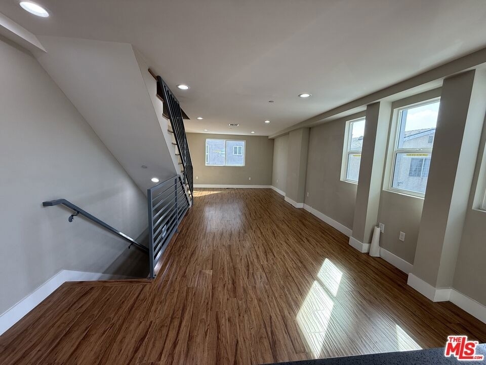 2303 1/2 Hauser Boulevard - Photo 6