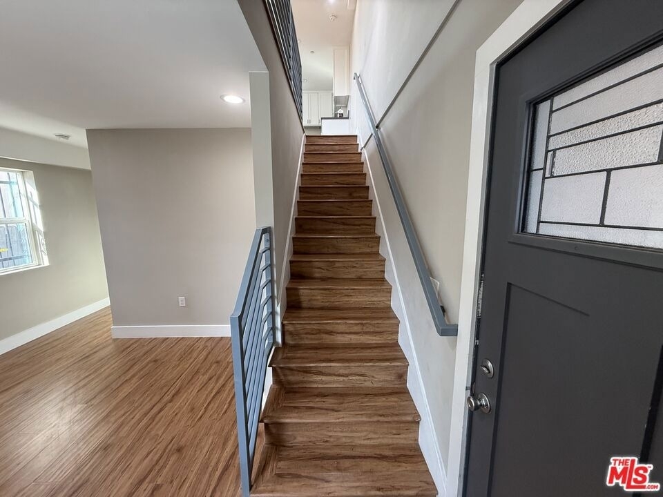 2303 1/2 Hauser Boulevard - Photo 2