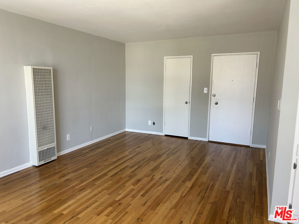 5820 W Olympic Boulevard - Photo 4