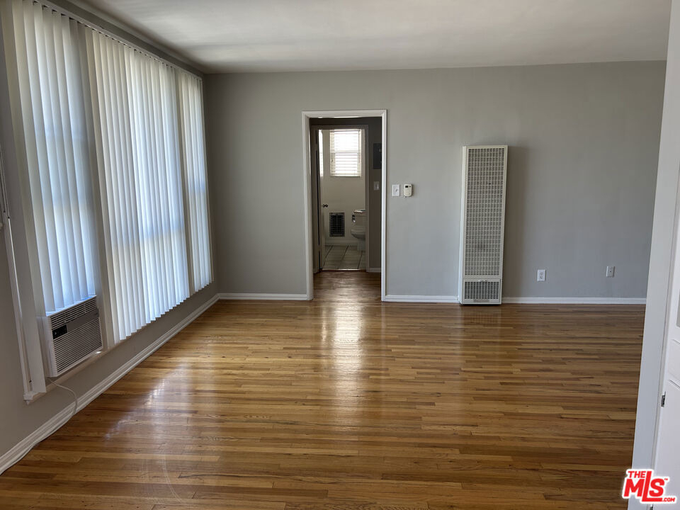 5820 W Olympic Boulevard - Photo 10