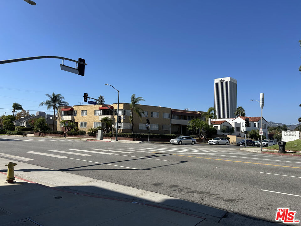 5820 W Olympic Boulevard - Photo 21