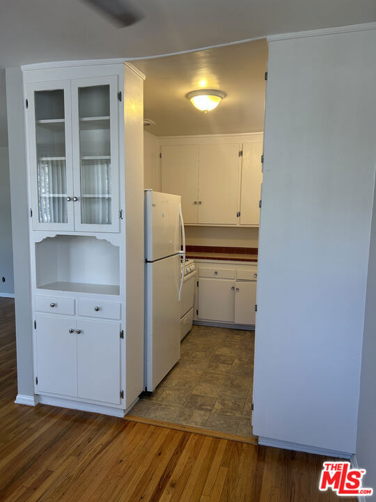 5820 W Olympic Boulevard - Photo 8