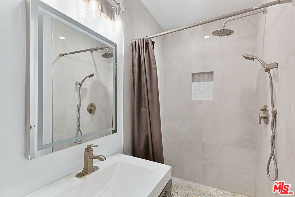 6250 Buckingham - Photo 10