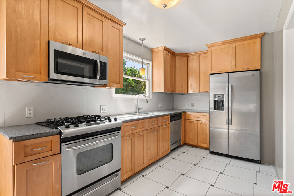 6542 W 80th Place - Photo 5