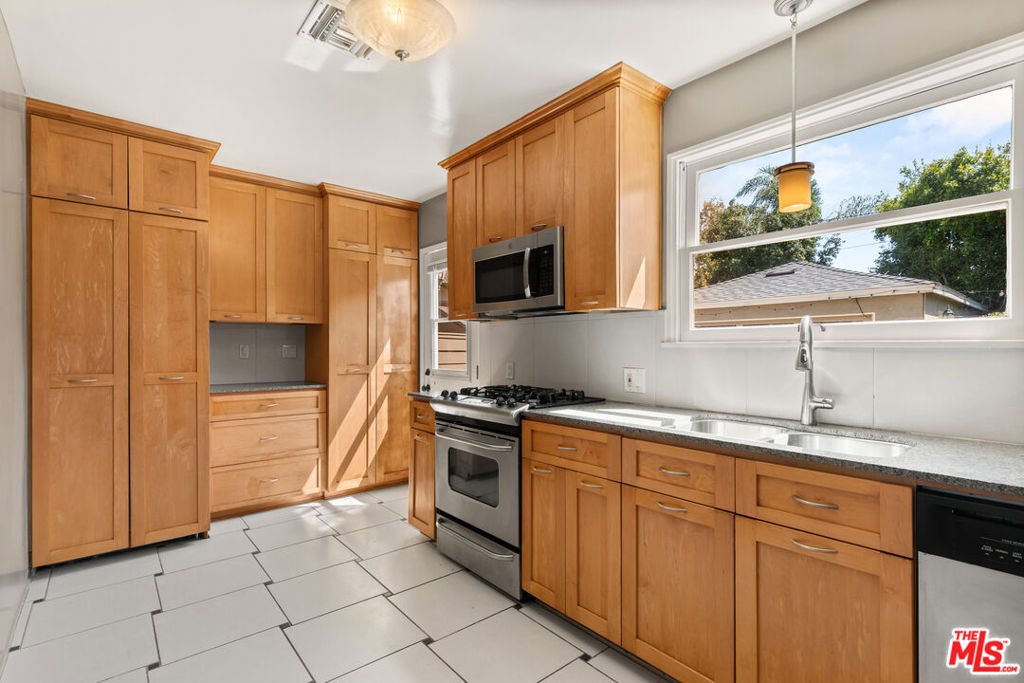6542 W 80th Place - Photo 6