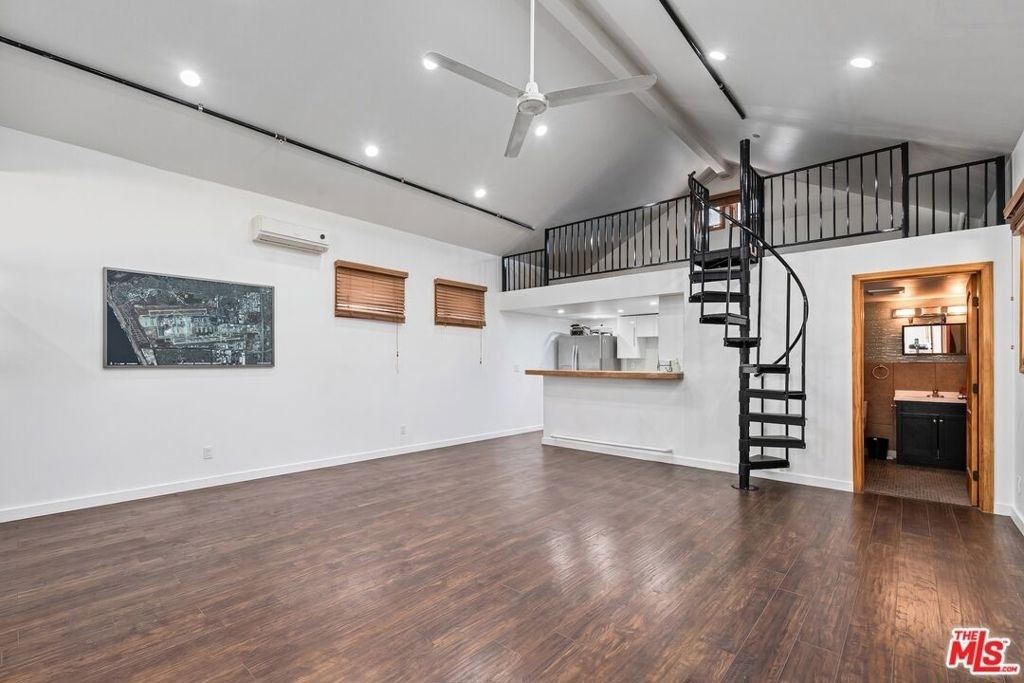 6438 W 87th Place - Photo 3