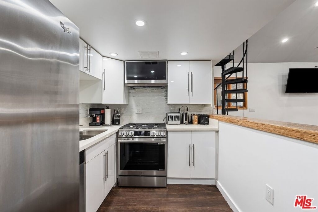 6438 W 87th Place - Photo 5