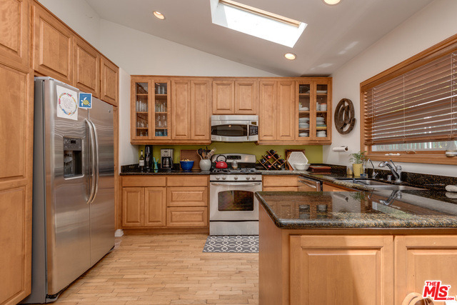 2417 Bryan Avenue - Photo 5