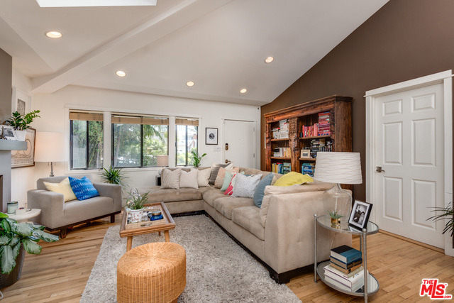 2417 Bryan Avenue - Photo 3
