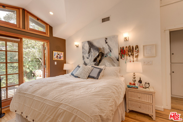 2417 Bryan Avenue - Photo 6