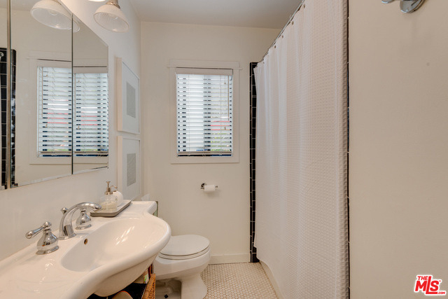 2417 Bryan Avenue - Photo 10