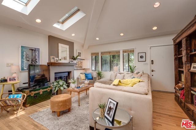 2417 Bryan Avenue - Photo 2