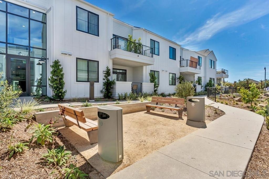 1103 Catania Ct - Photo 19