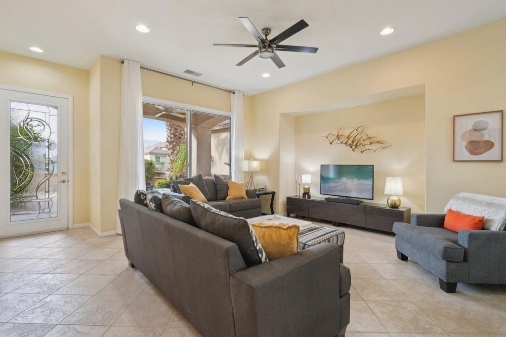80570 Hoylake Drive - Photo 2