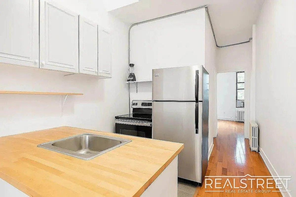 369 Menahan Street - Photo 1