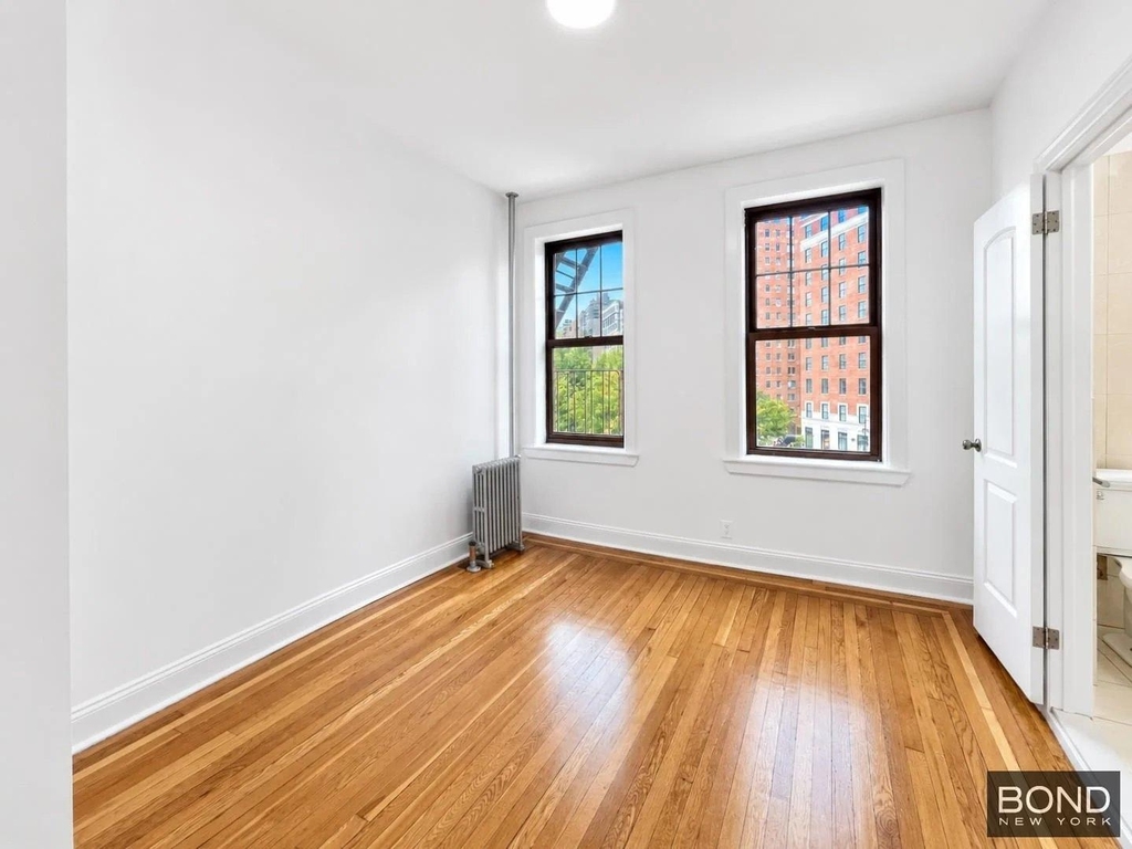 West 11th Street - Photo 4