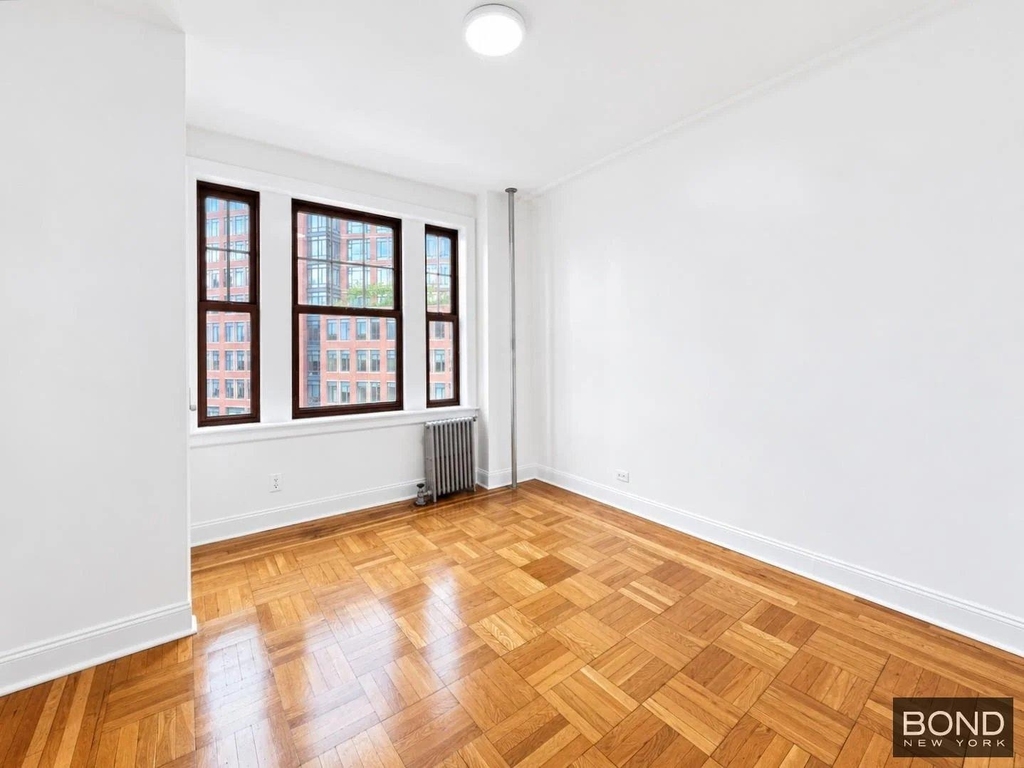 West 11th Street - Photo 0
