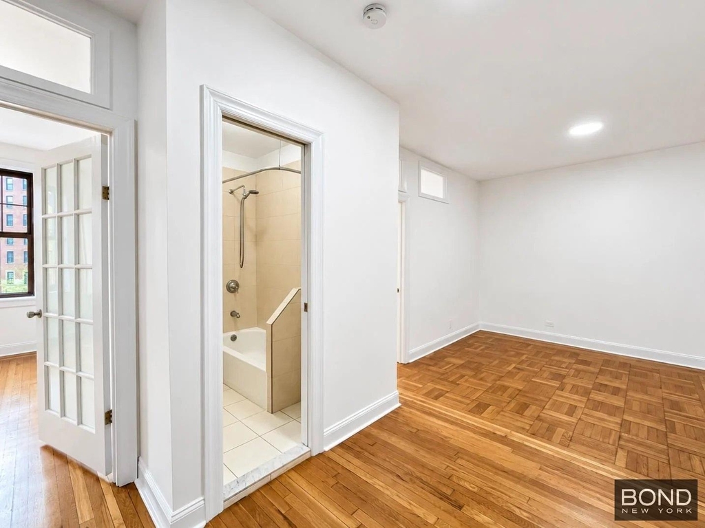 West 11th Street - Photo 2