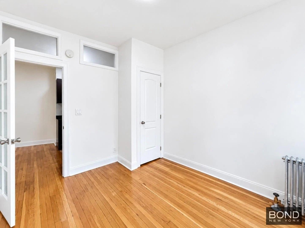 West 11th Street - Photo 5