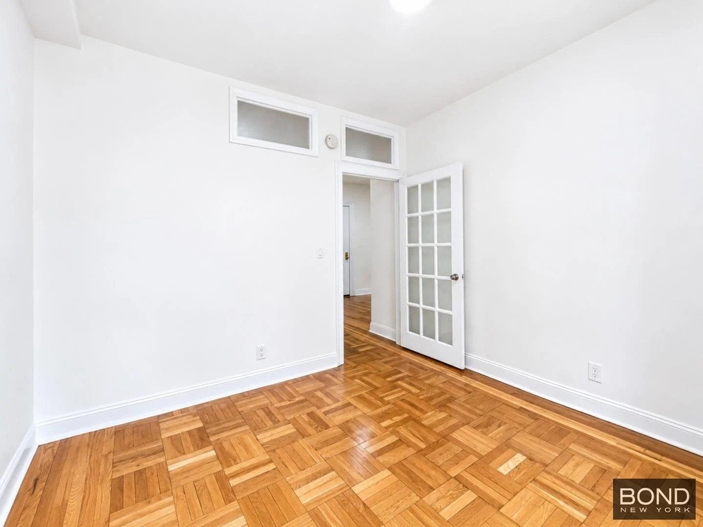 West 11th Street - Photo 6